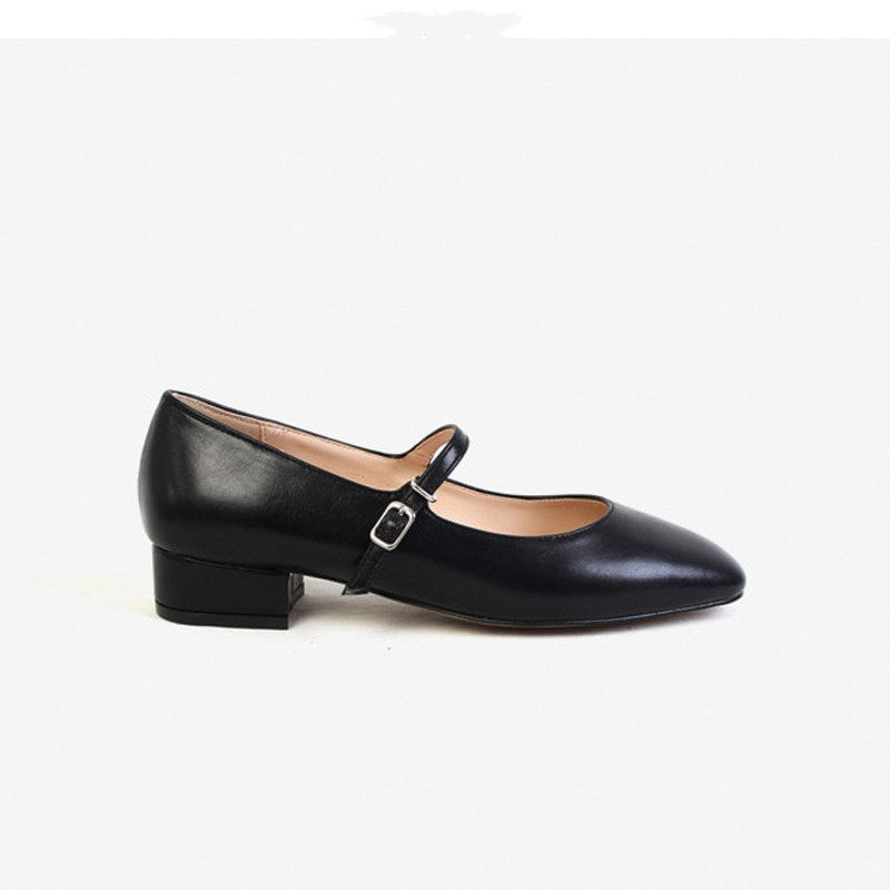 Flat-bottomed granny shoes nurse shoes